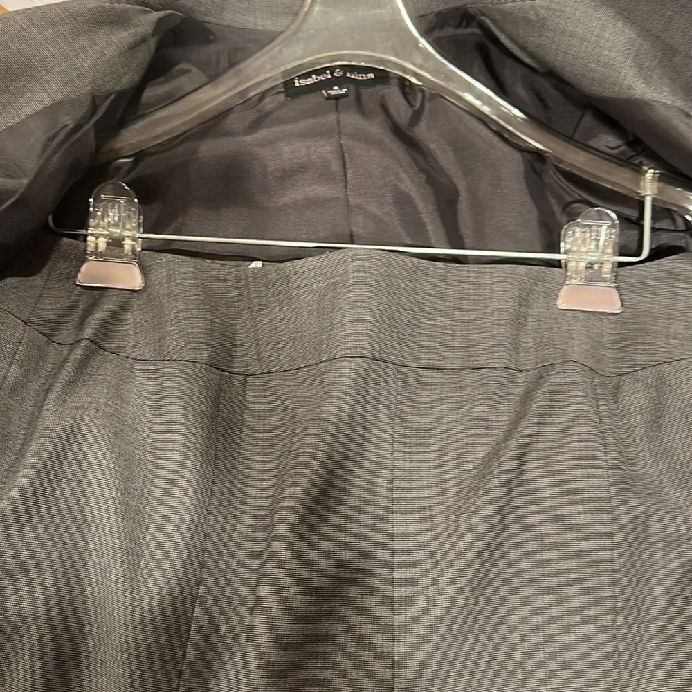 Isabel & Nina suit- jacket + skirt. Size 6/runs big. Polyester rayon wool. Lined - Picture 6 of 9